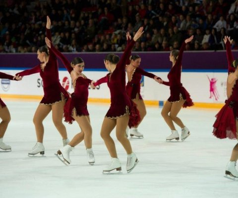 Alessia Guagliardi, (third from left) Italian Champion Syncronized Figure, Team Hotshivers
