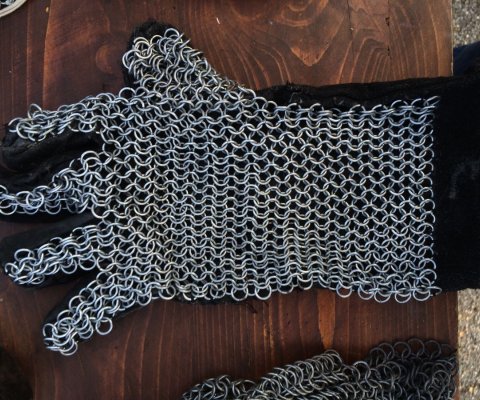 Medioeval fighting glove